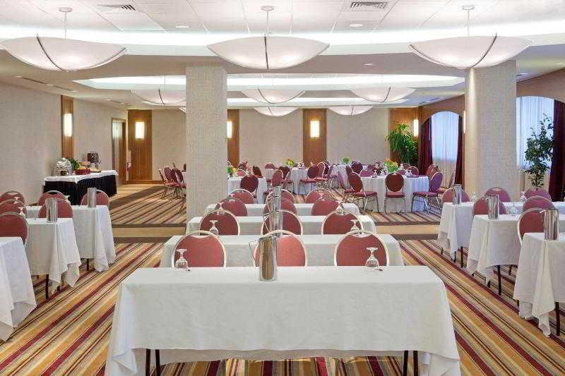 Four Points By Sheraton Boston Ньютон Экстерьер фото