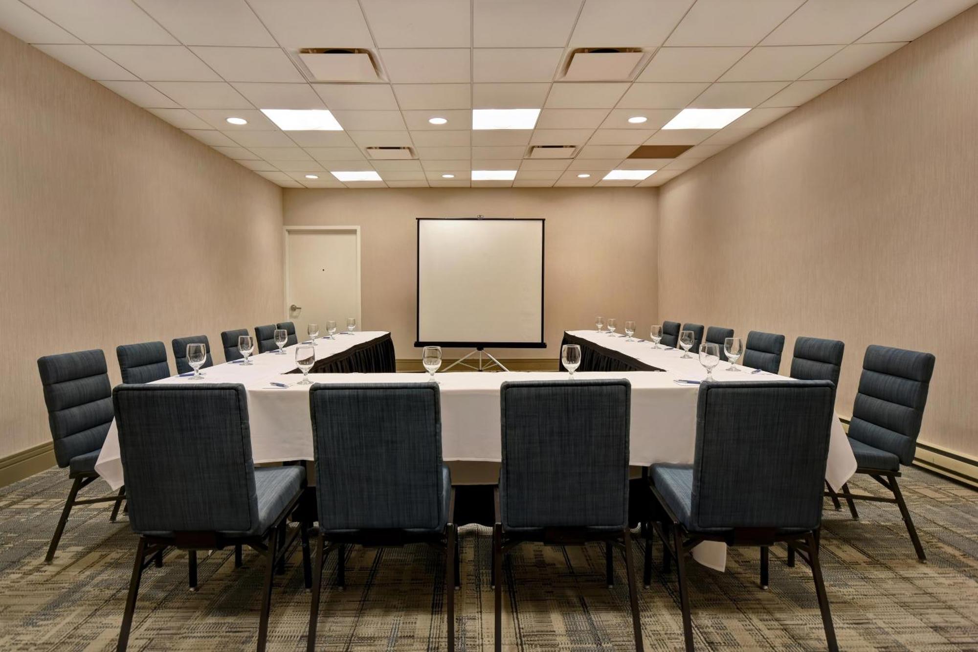 Four Points By Sheraton Boston Ньютон Экстерьер фото