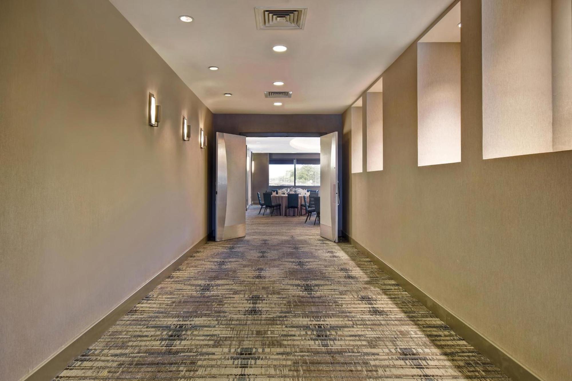 Four Points By Sheraton Boston Ньютон Экстерьер фото